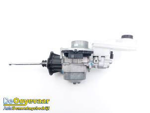 Gebruikte Rembekrachtiger Skoda Enyaq iV 85 Prijs € 499,99 Margeregeling aangeboden door Autodemontagebedrijf De Ooyevaar