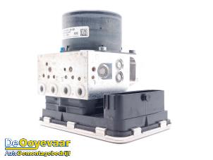 Begagnade ABS-pump Mercedes GLC AMG (X253) 3.0 43 AMG V6 Turbo 4-Matic Pris € 199,99 Marginaltabell erbjuds av Autodemontagebedrijf De Ooyevaar