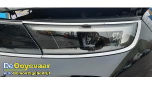 Używane Reflektor lewy Opel Mokka Mokka-e, Electric 50 kWh Cena € 449,99 Procedura marży oferowane przez Autodemontagebedrijf De Ooyevaar