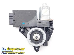 Begagnade Motor, dörrfönster Lynk &amp; Co 01 1.5 PHEV Pris € 19,99 Marginaltabell erbjuds av Autodemontagebedrijf De Ooyevaar