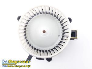 Używane Silnik wentylatora nagrzewnicy Peugeot Partner (EA//EF/EN/EU) 1.5 BlueHDi 100 Cena € 29,99 Procedura marży oferowane przez Autodemontagebedrijf De Ooyevaar