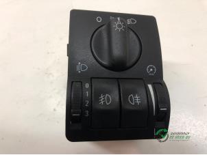 Gebruikte Licht Schakelaar Opel Astra Prijs € 25,00 Margeregeling aangeboden door Autobedrijf de Heer B.V.