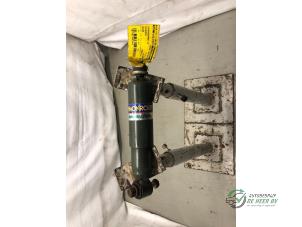 Begagnade Stötdämpare, vänster fram Hyundai H-100 2.5 Diesel Pris € 25,00 Marginaltabell erbjuds av Autobedrijf de Heer B.V.