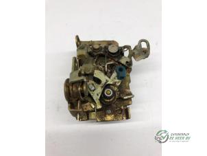 Begagnade Dörrlåsmekanism, 4-dörrars, höger fram Daewoo Espero 1.8 CD Pris € 22,00 Marginaltabell erbjuds av Autobedrijf de Heer B.V.