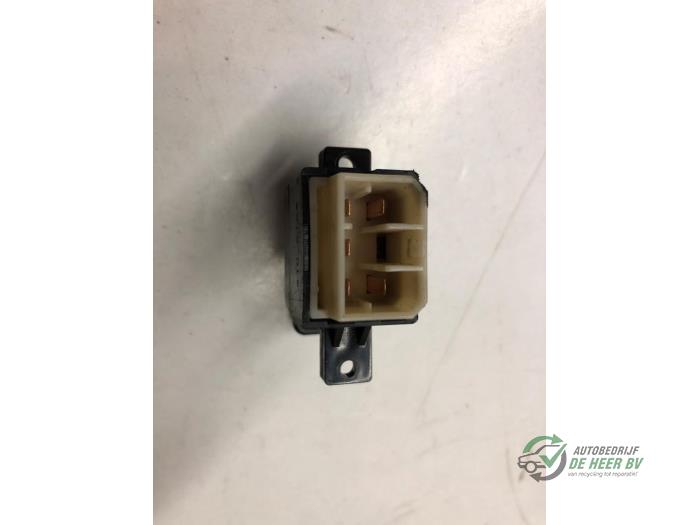Schakelaar Elektrisch Raam van een Mazda 323 (BA12) 1.8i 16V 1995