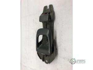 Gebruikte Portiergreep 2Deurs links Suzuki Alto (SH410) 1.0 GA,GL Prijs € 10,00 Margeregeling aangeboden door Autobedrijf de Heer B.V.