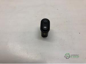 Gebruikte Elektrisch Raam Schakelaar Ford Scorpio II (GFR) 2.0 16V GLX,Ghia Prijs € 10,00 Margeregeling aangeboden door Autobedrijf de Heer B.V.