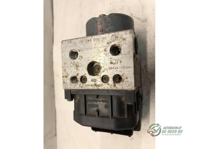 ABS-pump från en Volkswagen Golf V (1K1) 2.0 TFSI GTI 16V 2005