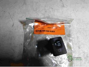 Begagnade Brytare, AIH strålkastare Hyundai H-100 2.5 Diesel Pris € 10,00 Marginaltabell erbjuds av Autobedrijf de Heer B.V.