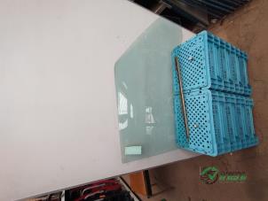 Begagnade Dörrfönster, 2-dörrars, höger Hyundai H-100 2.5 Diesel Pris € 40,00 Marginaltabell erbjuds av Autobedrijf de Heer B.V.