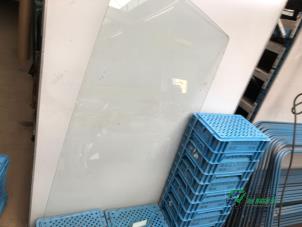 Begagnade Framruta Hyundai H-100 2.5 Diesel Pris på förfrågan erbjuds av Autobedrijf de Heer B.V.