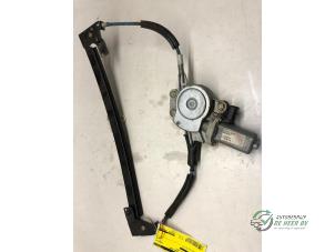 Begagnade Fönstermekanism, 4-dörrars, vänster fram Alfa Romeo 147 (937) Pris € 35,00 Marginaltabell erbjuds av Autobedrijf de Heer B.V.
