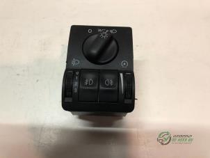 Gebruikte Licht Schakelaar Opel Astra G (F08/48) 1.6 16V Prijs € 25,00 Margeregeling aangeboden door Autobedrijf de Heer B.V.