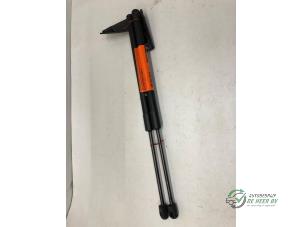 Begagnade Set med gasfjädrar, baklucka Suzuki SX4 (EY/GY) 1.5 16V Base,Comfort Pris € 30,00 Marginaltabell erbjuds av Autobedrijf de Heer B.V.