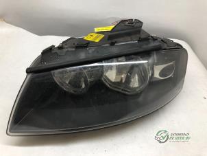 Begagnade Strålkastare, vänster Audi A3 (8P1) 2.0 TDI 16V Pris € 50,00 Marginaltabell erbjuds av Autobedrijf de Heer B.V.