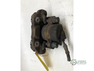 Gebruikte Remklauw (Tang) rechts-voor Ford Fiesta 5 (JD/JH) 1.3 Prijs € 35,00 Margeregeling aangeboden door Autobedrijf de Heer B.V.