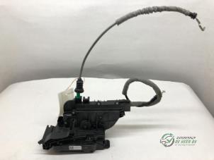 Gebruikte Deurslot Mechaniek 2Deurs rechts Mercedes Vito (447.6) 1.6 111 CDI 16V Prijs € 60,00 Margeregeling aangeboden door Autobedrijf de Heer B.V.