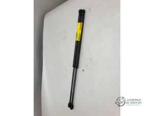 Begagnade Set med gasfjädrar, baklucka Mitsubishi Colt (Z2/Z3) 1.5 16V Pris € 15,00 Marginaltabell erbjuds av Autobedrijf de Heer B.V.