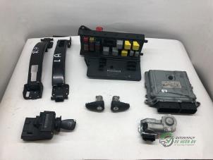 Gebruikte Slotenset Cilinder (compleet) Mercedes Sprinter 3,5t (906.63) 315 CDI 16V Prijs € 400,00 Margeregeling aangeboden door Autobedrijf de Heer B.V.