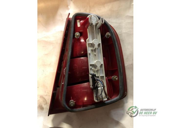 Baklykta, vänster från en Skoda Fabia (6Y2) 1.4i 16V 2006