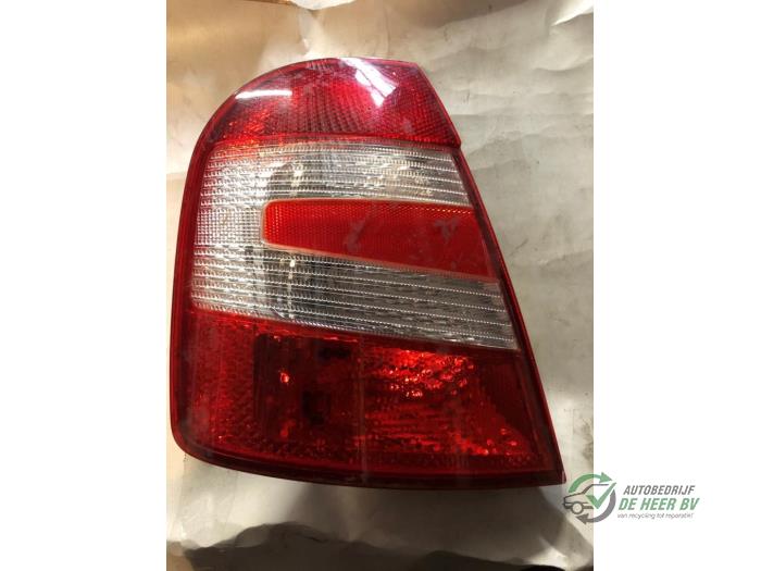 Baklykta, vänster från en Skoda Fabia (6Y2) 1.4i 16V 2006