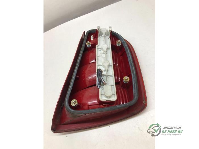 Baklykta, vänster från en Skoda Fabia (6Y2) 1.4i 16V 2006