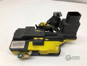 Begagnade Dörrmekanism, 4-dörrars, höger bak Volvo V70 (SW) 2.4 20V 170 Pris € 35,00 Marginaltabell erbjuds av Autobedrijf de Heer B.V.