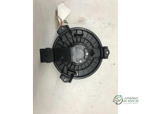 Begagnade Fläktmotor för uppvärmning och ventilation Suzuki Swift (ZA/ZC/ZD1/2/3/9) 1.3 VVT 16V Pris € 50,00 Marginaltabell erbjuds av Autobedrijf de Heer B.V.