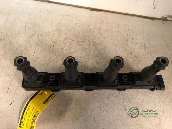 Bobine van een Opel Corsa D 1.2 16V 2008