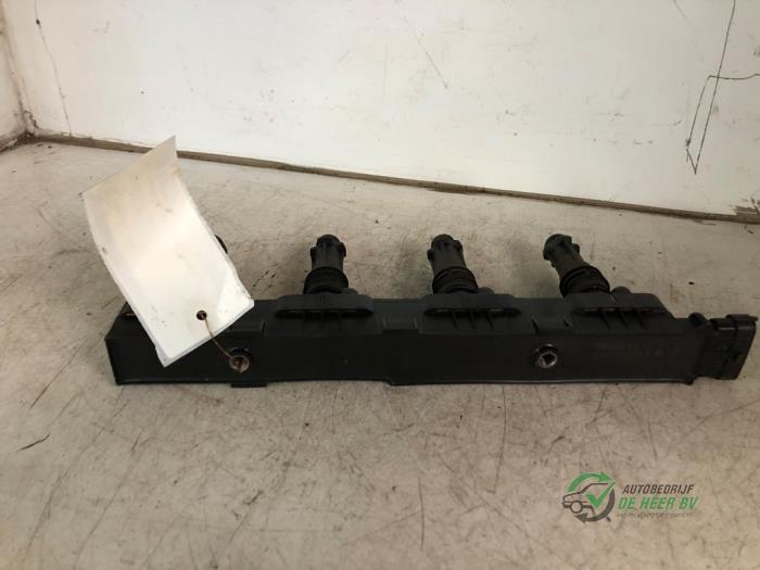 Bobine van een Opel Corsa D 1.2 16V 2008