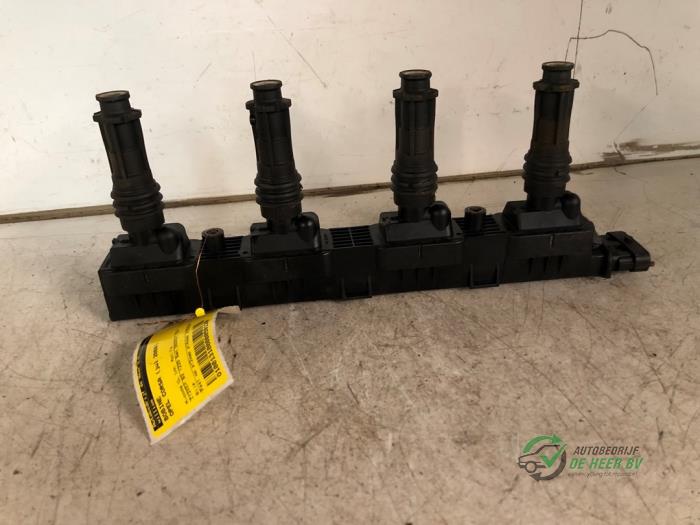 Bobine van een Opel Corsa D 1.2 16V 2008