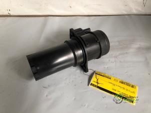 Używane Czujnik masy powietrza Skoda Octavia Combi (1Z5) 1.6 TDI Greenline Cena € 35,00 Procedura marży oferowane przez Autobedrijf de Heer B.V.