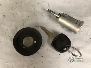 Używane Stacyjka + Kluczyk Suzuki Wagon-R+ (RB) 1.3 16V Cena € 20,00 Procedura marży oferowane przez Autobedrijf de Heer B.V.