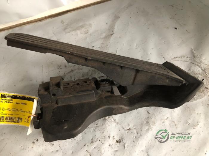 Gaspedal från en Volkswagen Passat Variant (3C5) 1.8 TSI 16V 2008