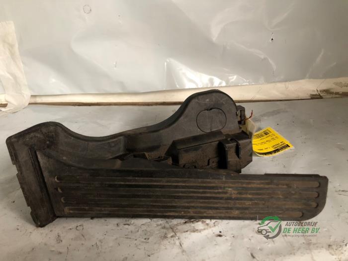 Gaspedal från en Volkswagen Passat Variant (3C5) 1.8 TSI 16V 2008