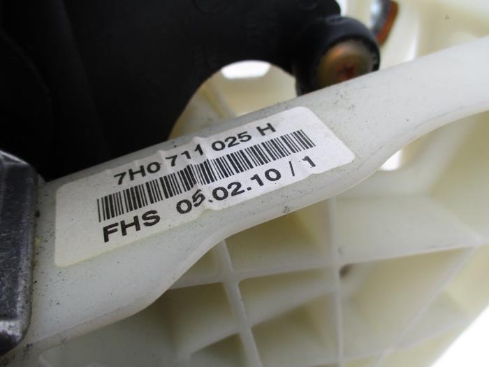 Versnellingsbak Mechaniek van een Volkswagen Transporter 2011