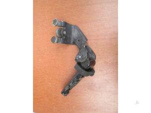 Gebruikte Schuifdeurrol links Volkswagen Transporter Prijs € 60,50 Inclusief btw aangeboden door Autohandel P. Caron & Zoon B.V.