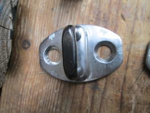 Gebruikte Slotplaat voor Volkswagen Transporter Prijs € 12,10 Inclusief btw aangeboden door Autohandel P. Caron & Zoon B.V.