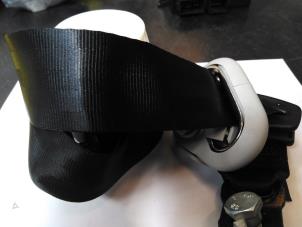 Begagnade Bakre säkerhetsbälte, mitten Volkswagen Transporter T6 2.0 TDI 150 Pris € 78,65 Inklusive moms erbjuds av Autohandel P. Caron & Zoon B.V.