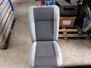 Gebruikte Stoel achter Volkswagen Transporter/Caravelle T5 2.0 TDI DRF Prijs € 514,25 Inclusief btw aangeboden door Autohandel P. Caron & Zoon B.V.