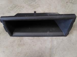 Begagnade Handskfack Volkswagen Transporter T5 2.0 TDI DRF Pris € 36,30 Inklusive moms erbjuds av Autohandel P. Caron & Zoon B.V.