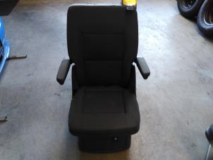 Gebruikte Stoel achter Volkswagen Multivan T5 (7E/7HC/7HF/7HM) 2.5 TDi 4Motion Prijs € 635,25 Inclusief btw aangeboden door Autohandel P. Caron & Zoon B.V.