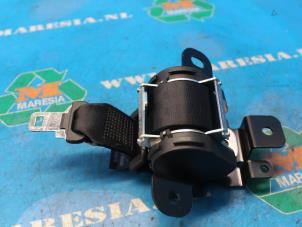 Używane Pas bezpieczenstwa srodkowy tyl Nissan Qashqai (J10) 1.5 dCi Cena € 47,25 Procedura marży oferowane przez Maresia Auto Recycling B.V.