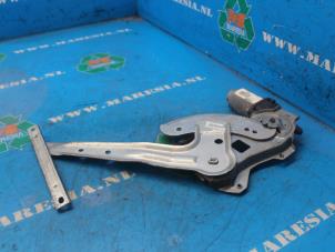 Gebruikte Raammechaniek 4Deurs links-achter Nissan Almera (N16) 1.5 16V Prijs € 52,50 Margeregeling aangeboden door Maresia Auto Recycling B.V.