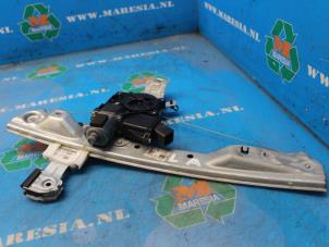 Begagnade Fönstermekanism för bakre dörr, 4-dörrars, vänster Opel Meriva 1.4 16V Ecotec Pris € 63,00 Marginaltabell erbjuds av Maresia Auto Recycling B.V.