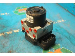 Begagnade ABS-pump Hyundai Coupe 2.0i 16V CVVT Pris € 78,75 Marginaltabell erbjuds av Maresia Auto Recycling B.V.