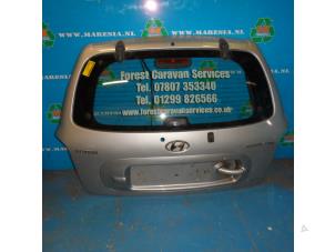 Begagnade Baklucka Hyundai Santa Fe I 2.7 V6 24V 4x4 Autom. Pris € 78,75 Marginaltabell erbjuds av Maresia Auto Recycling B.V.