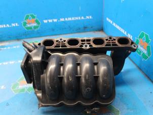 Begagnade Insugsrör Kia Rio III (UB) 1.4 CVVT 16V Pris € 131,25 Marginaltabell erbjuds av Maresia Auto Recycling B.V.