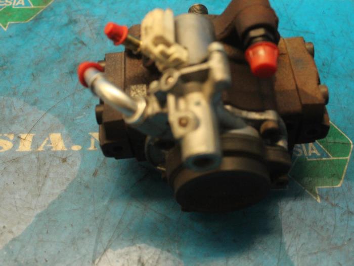 Brandstofpomp Mechanisch van een Ford Transit Connect (PJ2) 1.6 TDCi 16V 95 2014