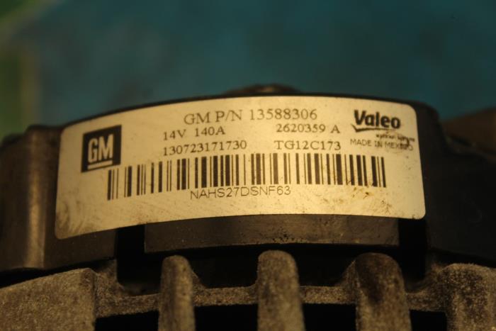 Dynamo från en Opel Astra J (PC6/PD6/PE6/PF6) 2.0 CDTI 16V 160 Ecotec 2013